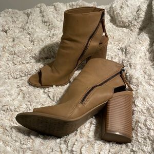 Tan/nude block heel